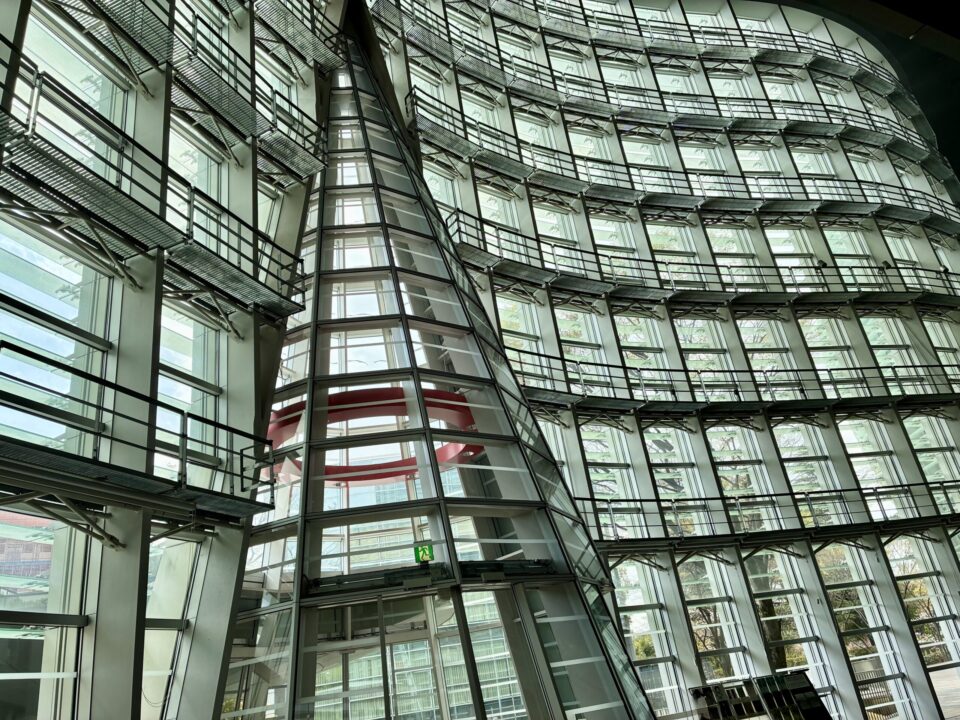 国立新美術館の内装の写真
