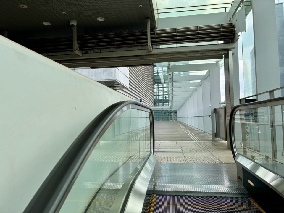 乃木坂駅から国立新美術館へのエスカレーターの写真3