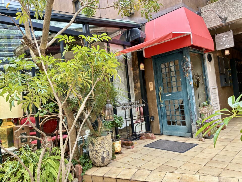 カフェ・ド・ラペの入り口の写真