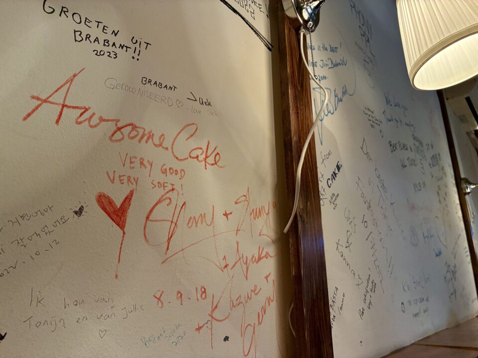 松濤カフェの壁の写真